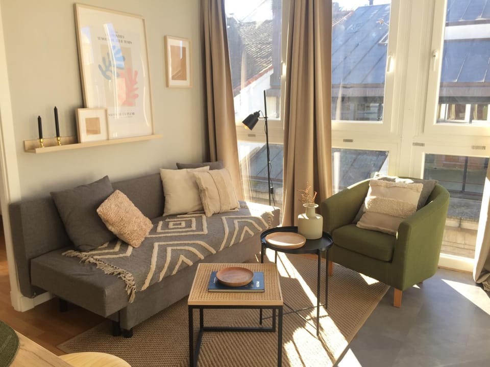 Living room, Seating area