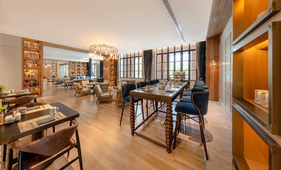 Restaurant/places to eat, TV and multimedia, Coffee/tea facilities, Dining area