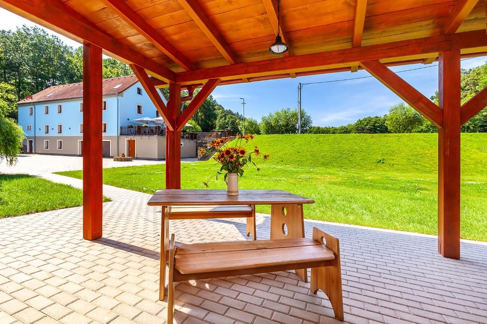 Restaurant/places to eat, BBQ facilities, Fishing, Garden, Hiking, Cycling, Facility for disabled guests
