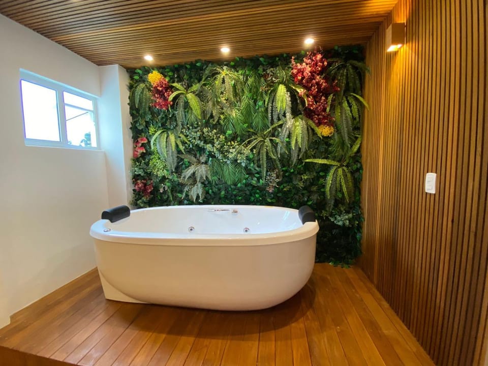 Hot Tub, Bath
