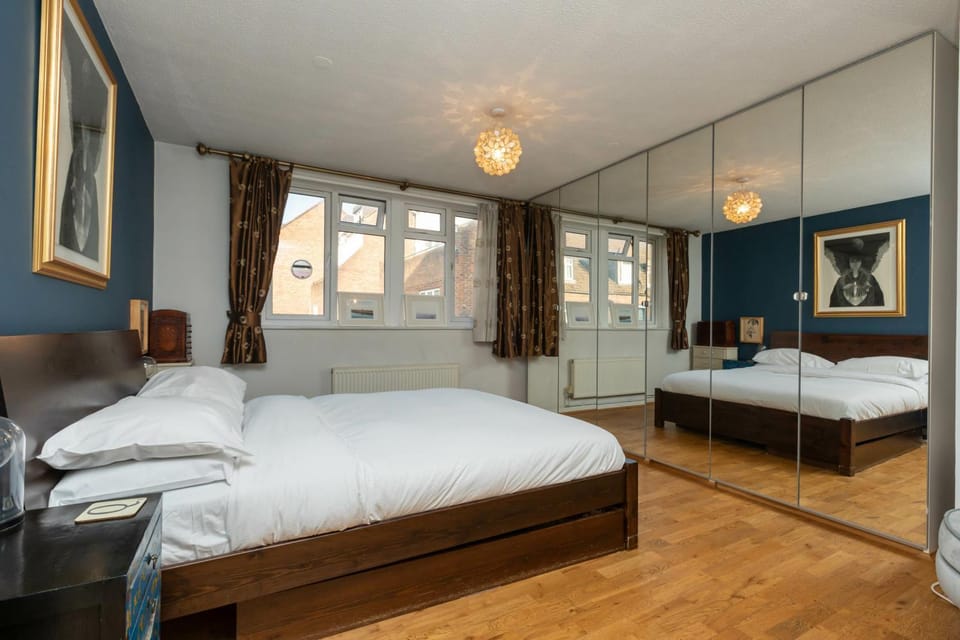 Battersea 2 Bedroom Flat Apartment in London