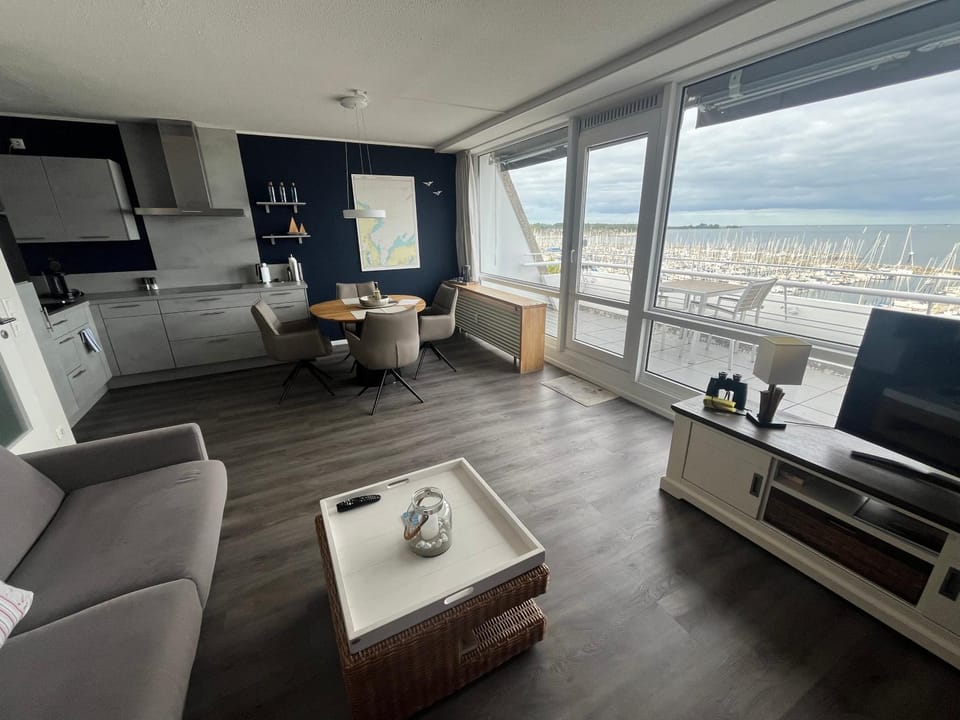 View (from property/room), Balcony/Terrace, Living room, Seating area, Dining area