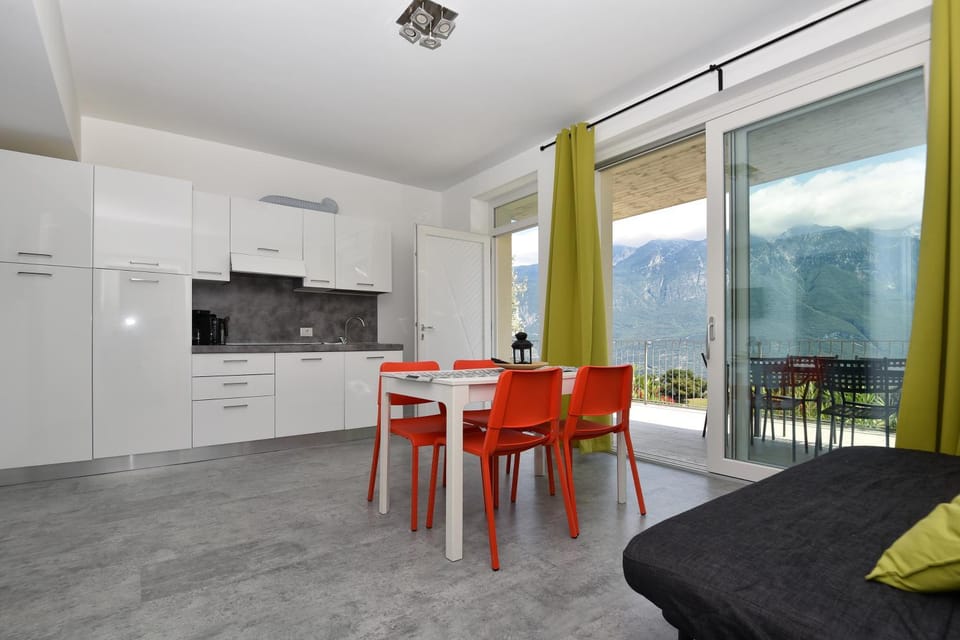 Coffee/tea facilities, Kitchen or kitchenette, Dining area