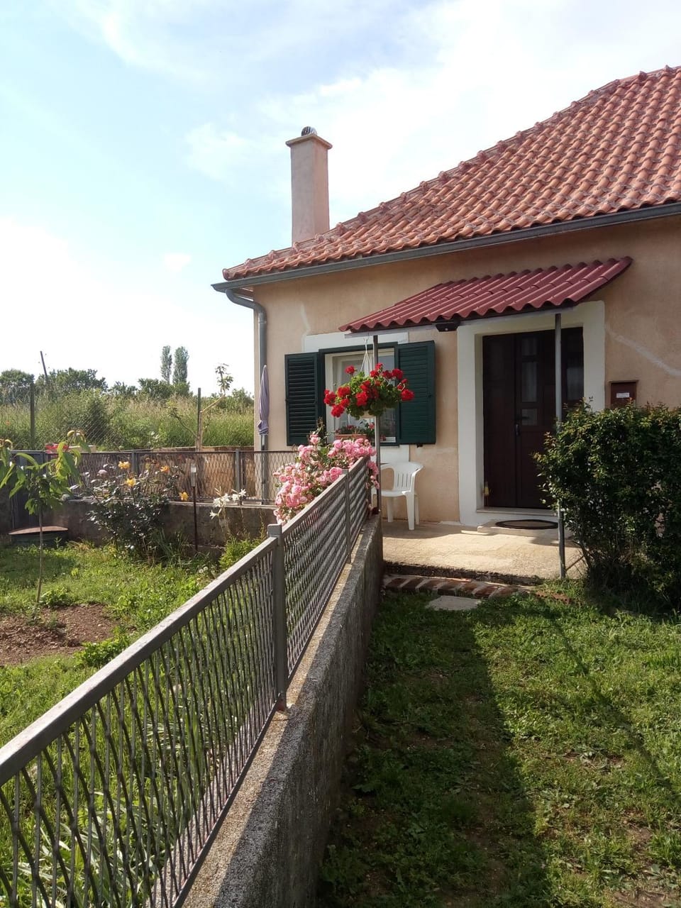 Property building, Patio, Balcony/Terrace