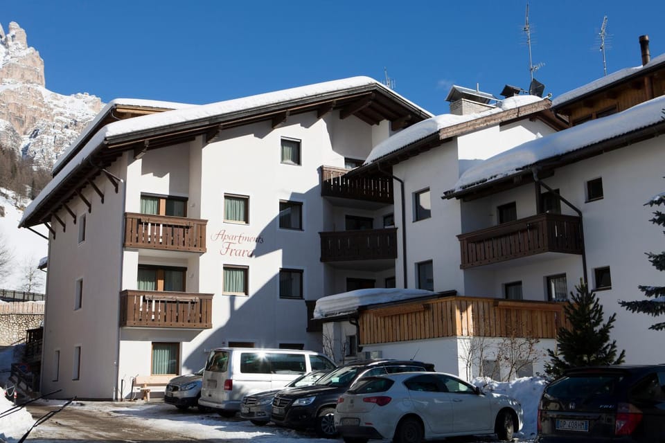Facade/entrance, View (from property/room), Spa and wellness centre/facilities, Decorative detail, Area and facilities