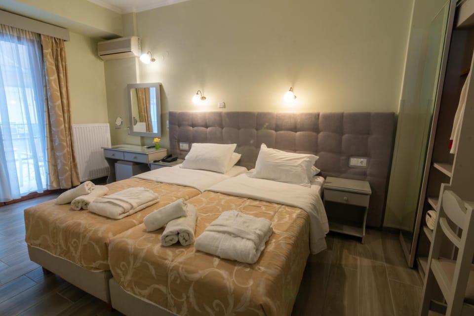 Balcony/Terrace, Bedroom, Garden view