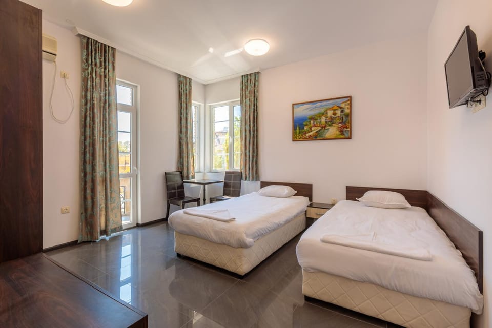 SeaSide Guest Rooms Bed and Breakfast in Burgas