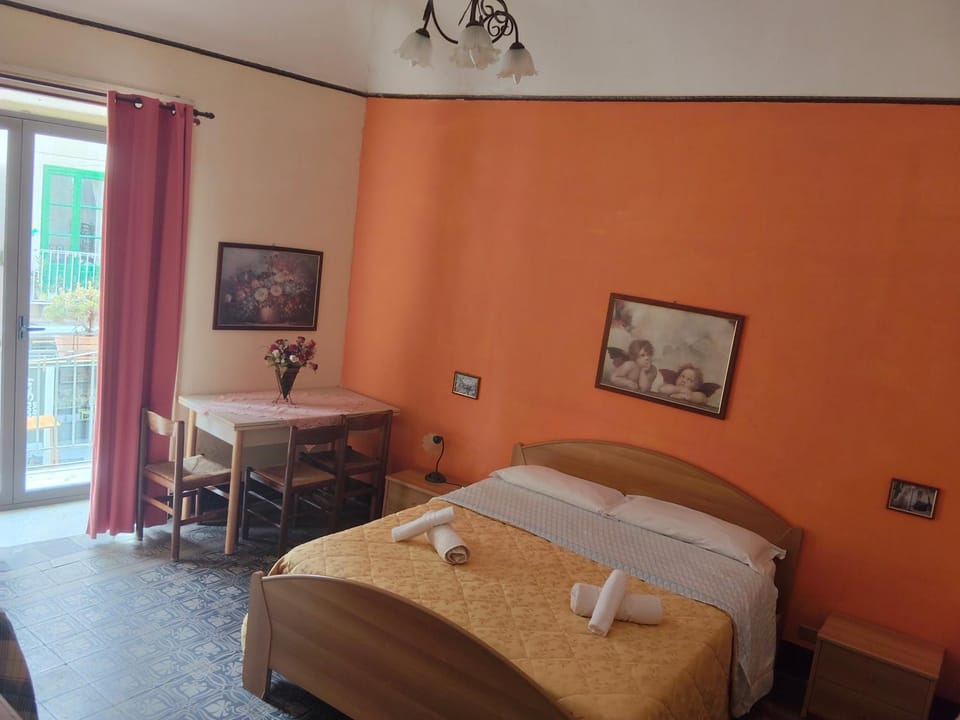 Bed, TV and multimedia, Balcony/Terrace, Photo of the whole room, Bedroom, Italian breakfast, internet, internet, towels, air conditioner