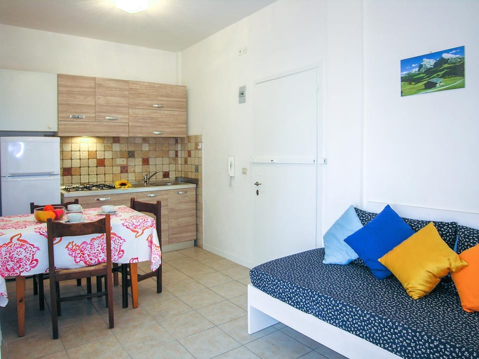 Kitchen or kitchenette, Living room, Dining area