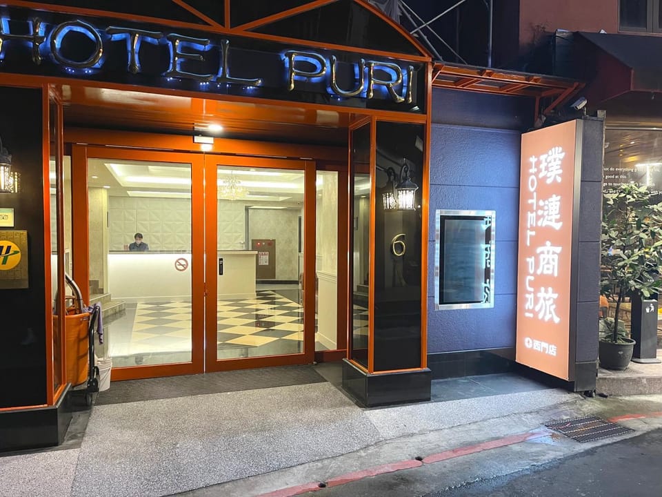 Property building, Facade/entrance, Night
