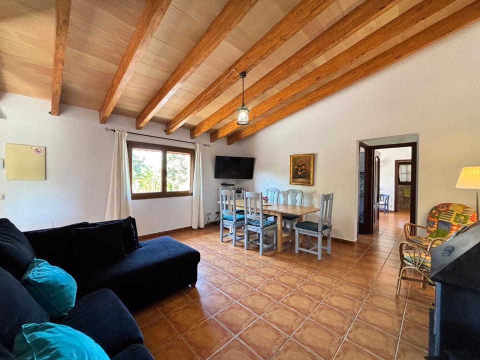 Country house Samantha & pool near Santa Maria House in Raiguer