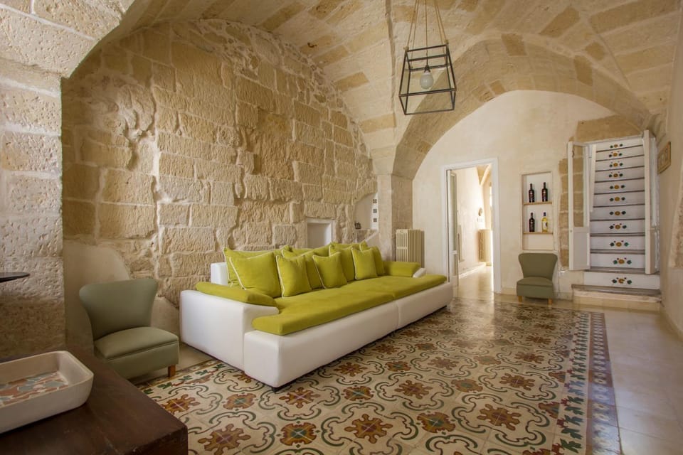 Explore the Historic City on foot from an old town house Apartment in Lecce