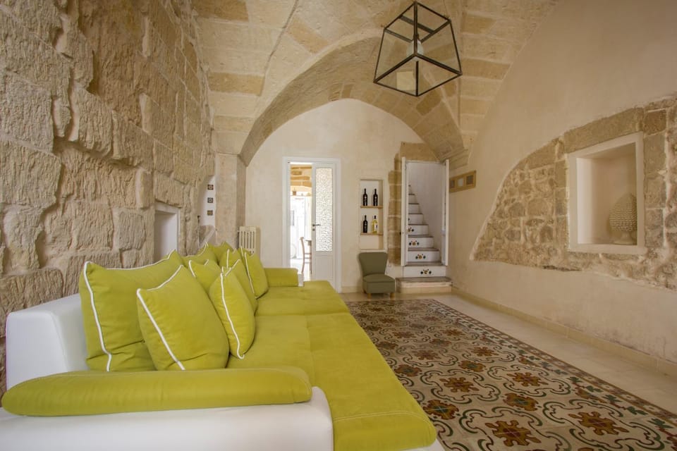Explore the Historic City on foot from an old town house Apartment in Lecce