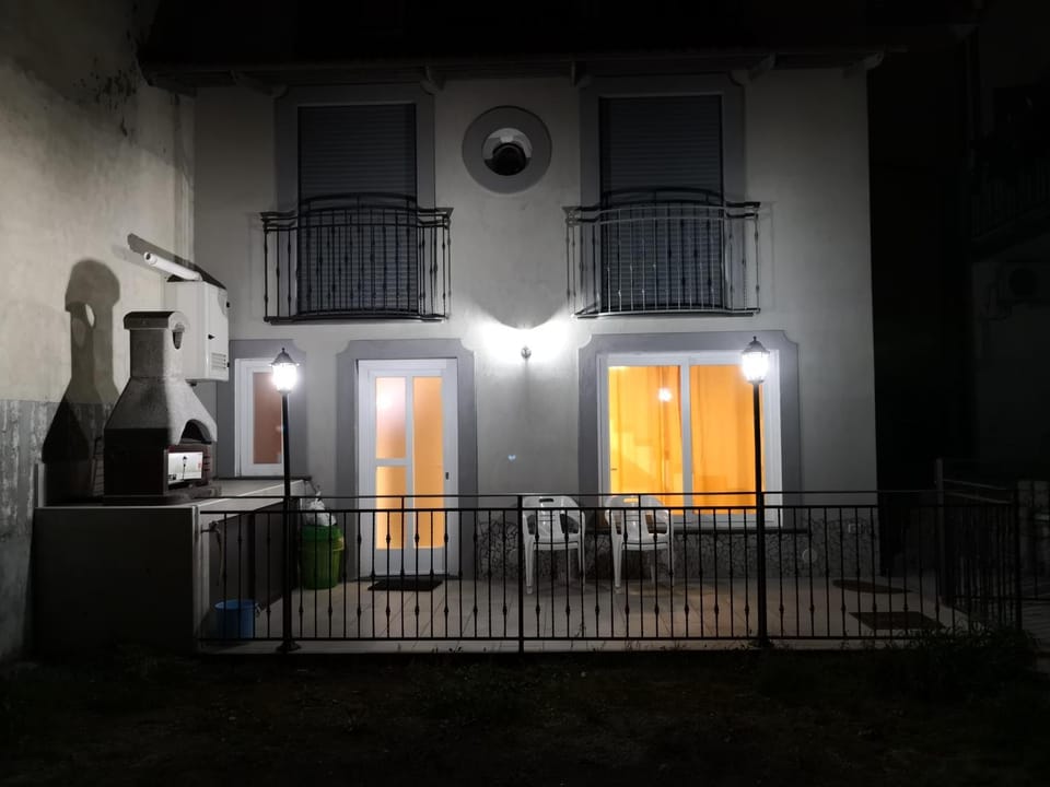 Facade/entrance, Balcony/Terrace