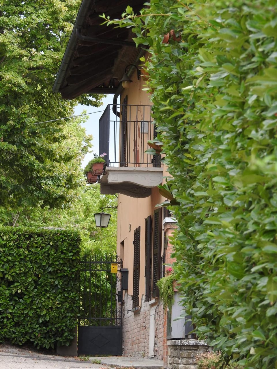 Property building, Facade/entrance, Spring, Day