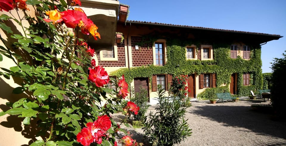 Property building, Facade/entrance, Garden