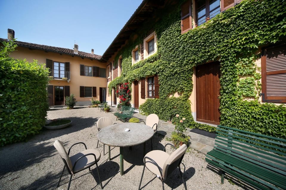 Facade/entrance, Garden