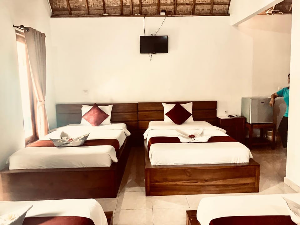 Bed, TV and multimedia, Photo of the whole room, Bedroom, towels