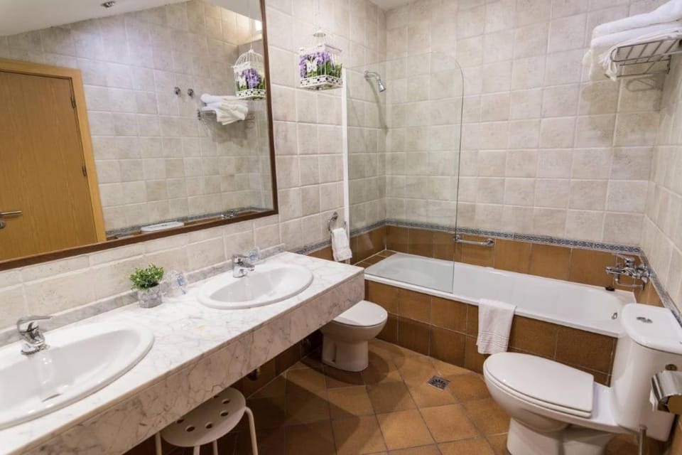 Antika Snoga Bed and Breakfast in Ávila‎