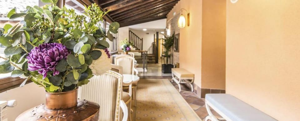 Antika Snoga Bed and Breakfast in Ávila‎