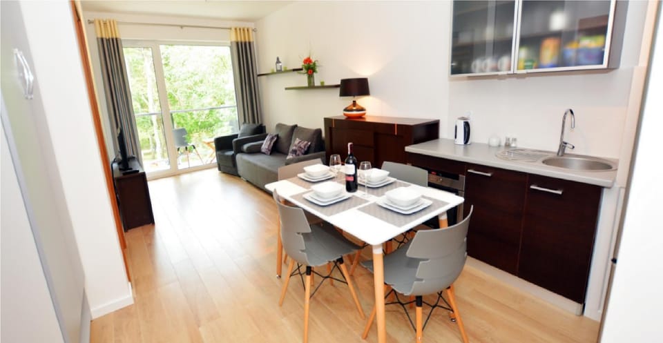 Kitchen or kitchenette, Living room