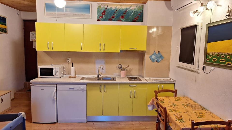 Dining area, dishwasher, stove