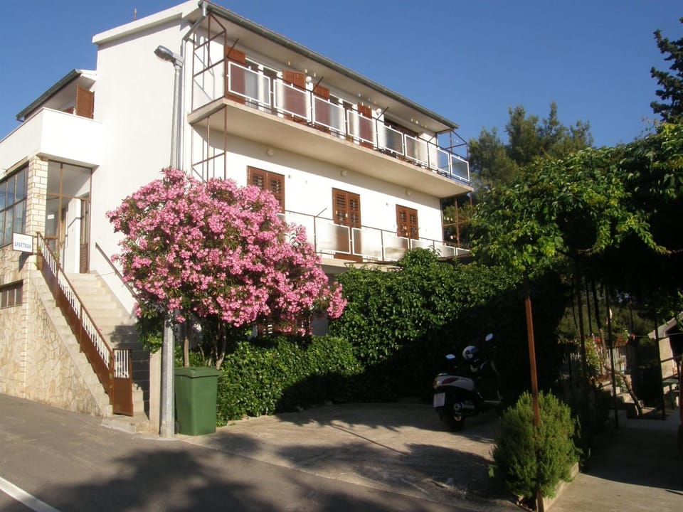 Property building, Facade/entrance
