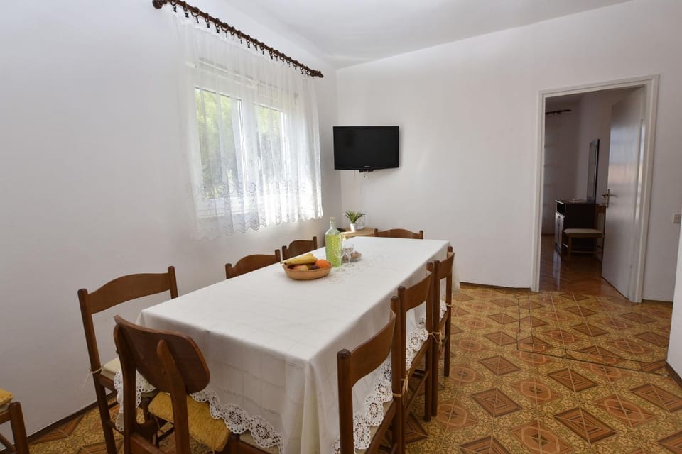 TV and multimedia, Dining area