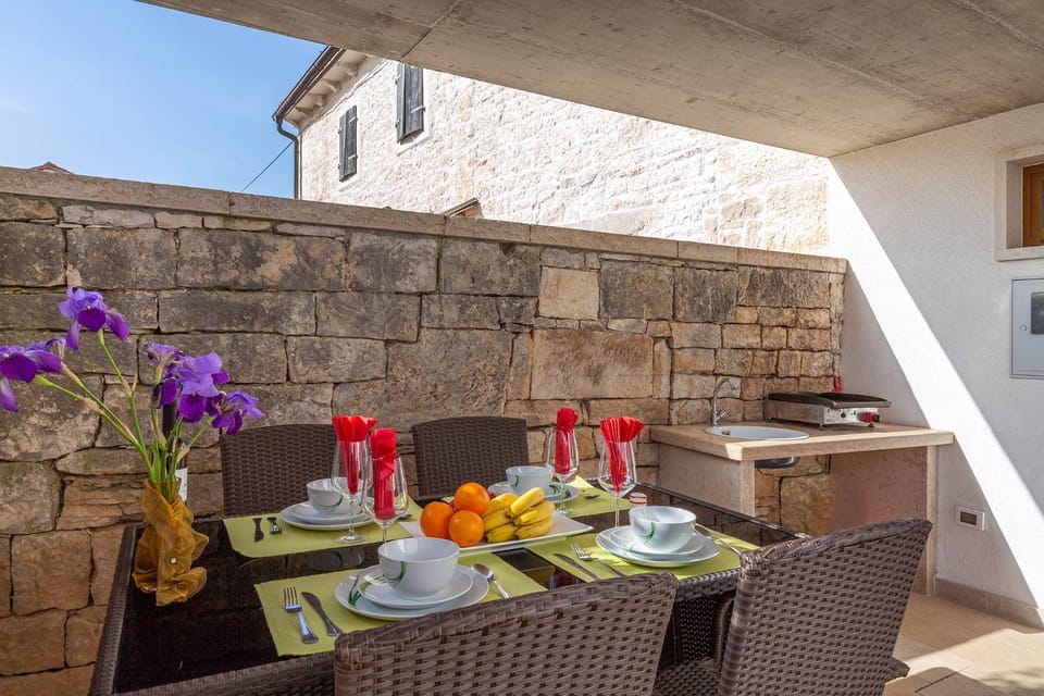 Patio, Day, BBQ facilities, View (from property/room), Balcony/Terrace, Balcony/Terrace, Food and drinks, Seating area, Dining area