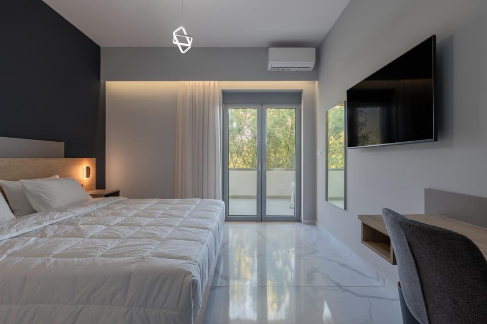 Bed, TV and multimedia, Bedroom, air conditioner