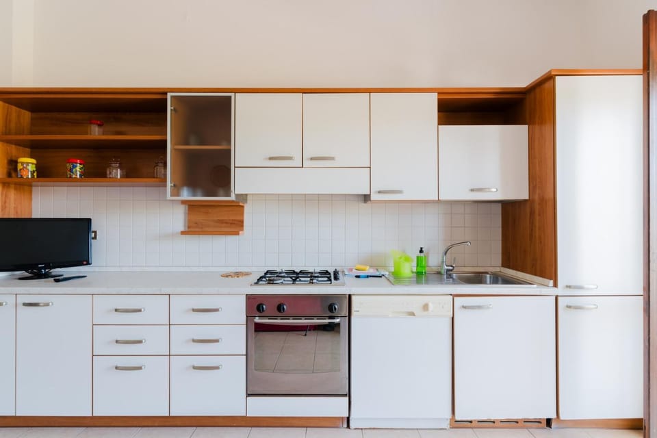 Kitchen or kitchenette, Living room