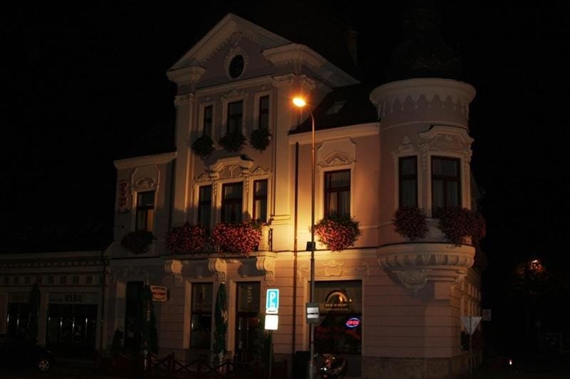 Facade/entrance, Night