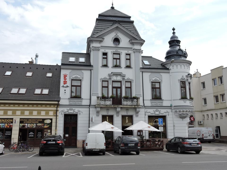 Property building, Street view, Location