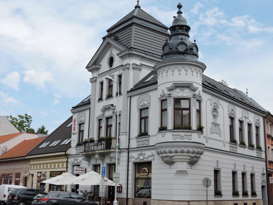 Property building, Location