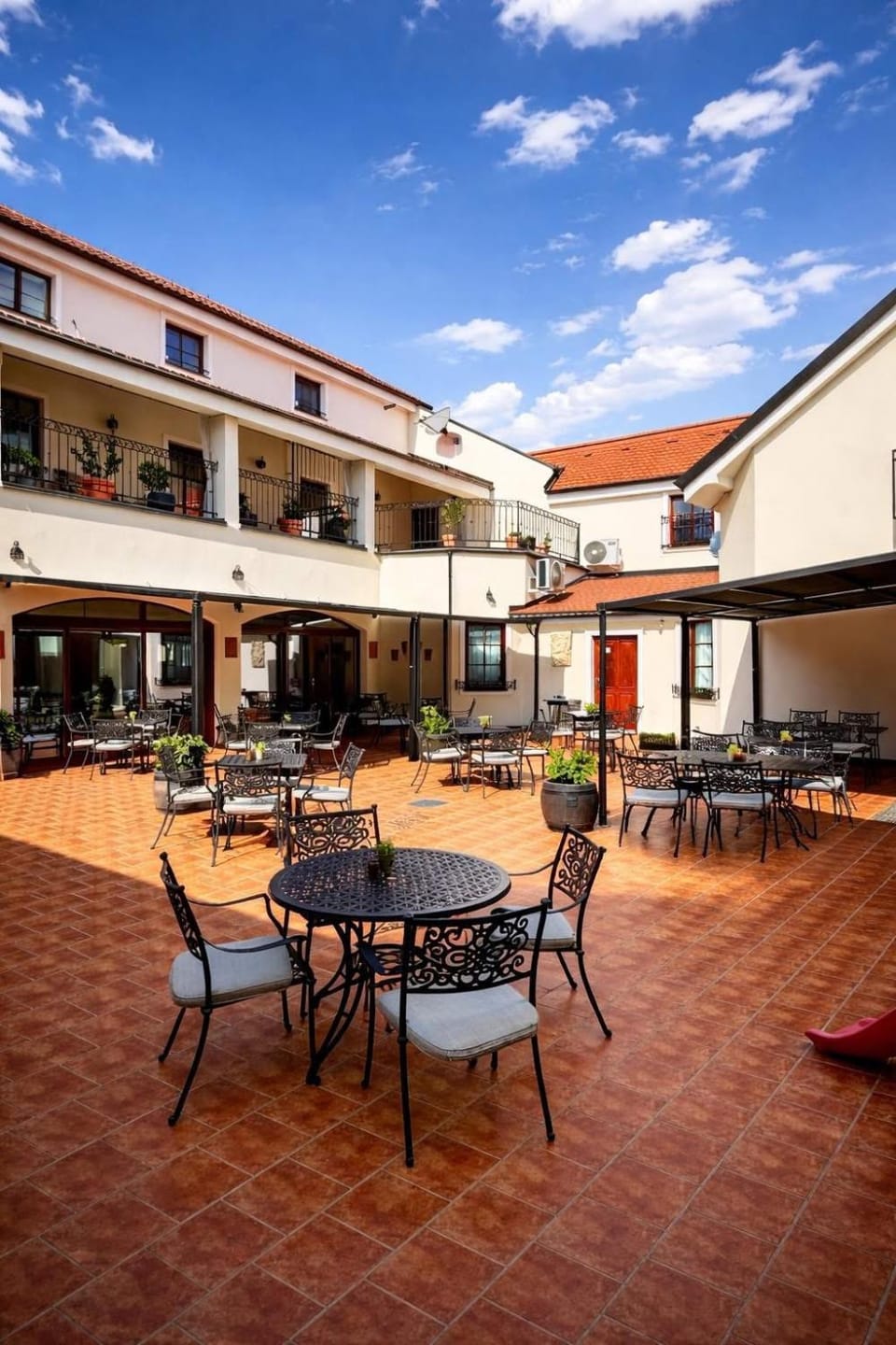 Property building, Restaurant/places to eat, Off site