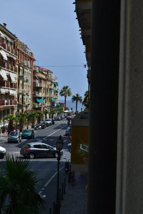 Day, Street view