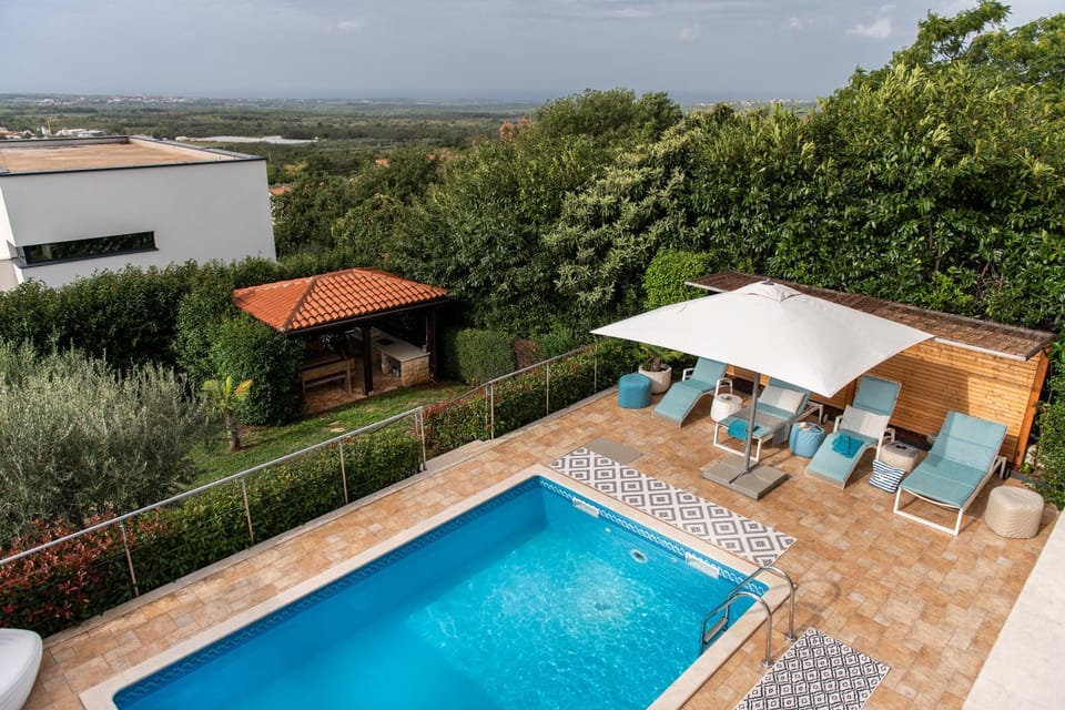 View (from property/room), Pool view