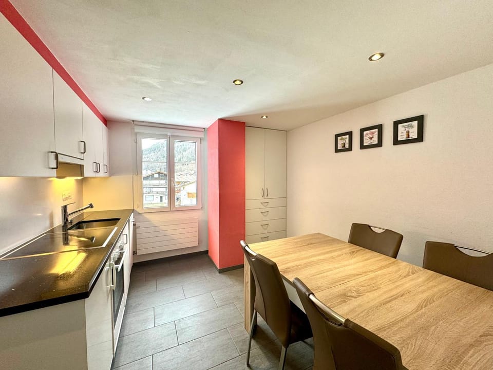 Coffee/tea facilities, Kitchen or kitchenette, Dining area