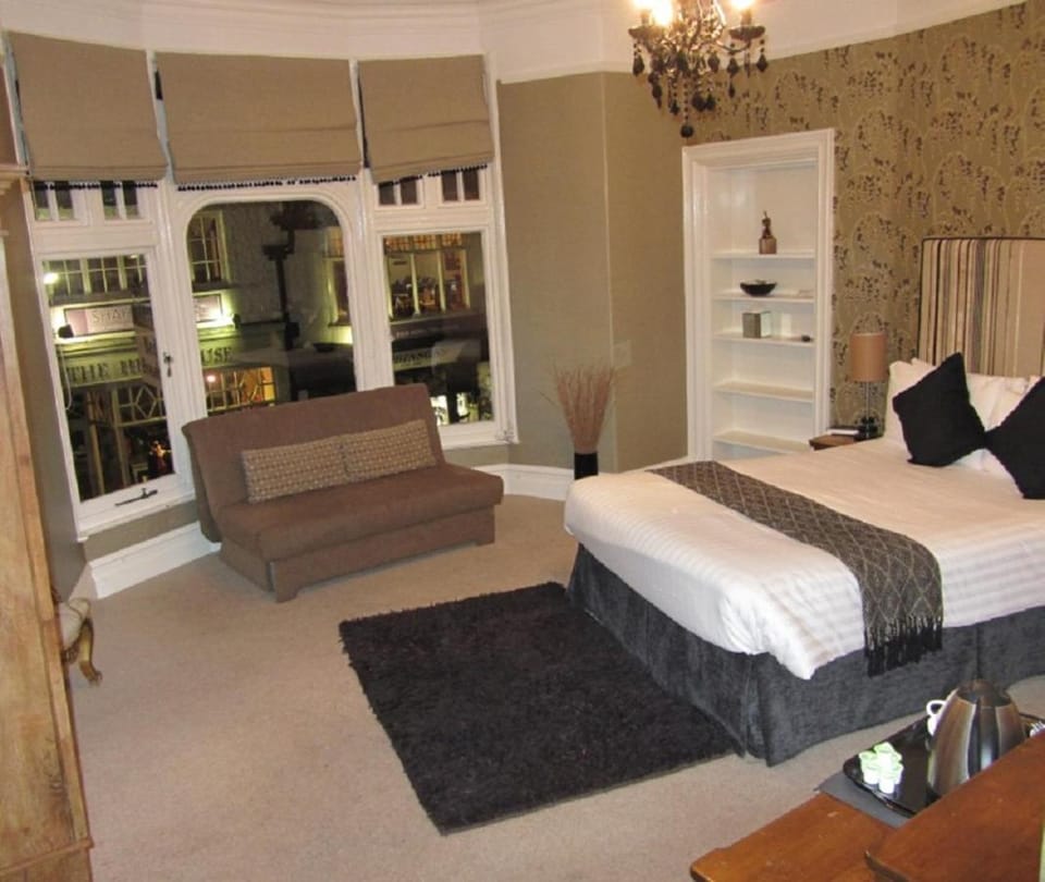 Monties Guest House - Adults ONLY Bed and Breakfast in Bowness-on-Windermere