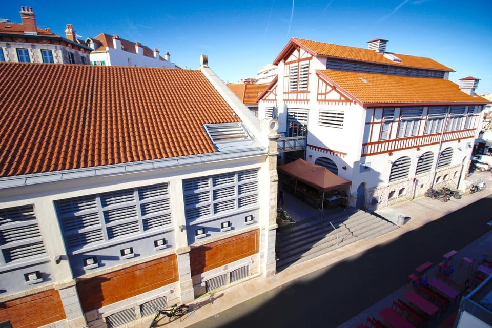 Neighbourhood, City view, Location