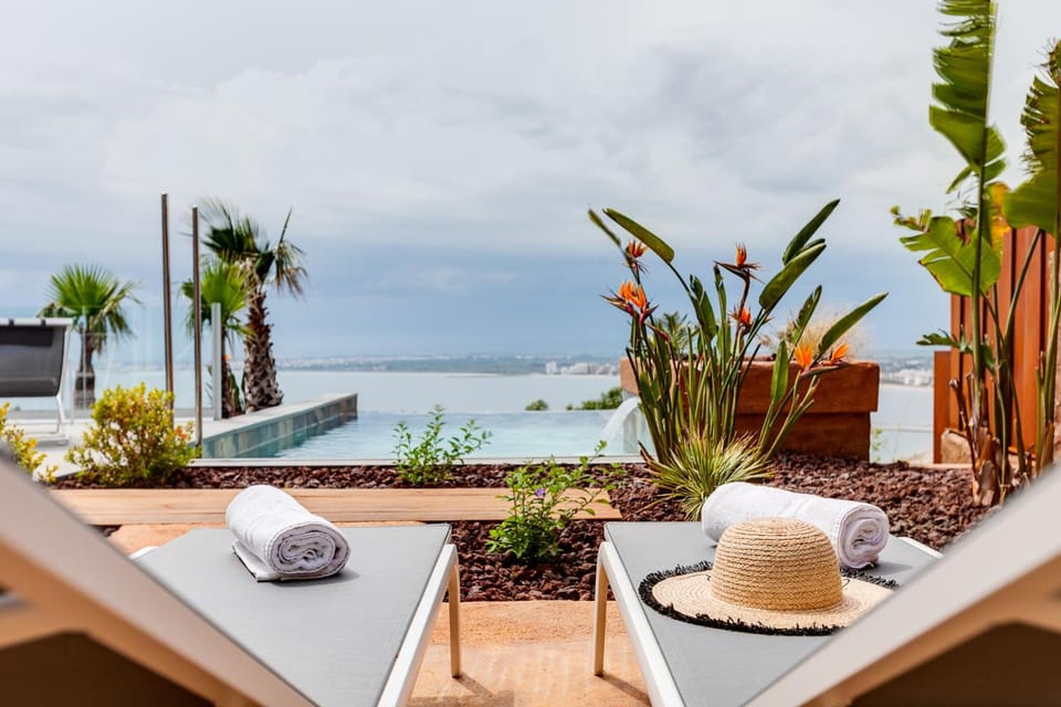 Balcony/Terrace, Sea view, Swimming pool
