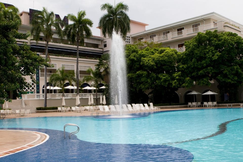 Property building, Day, Pool view, Swimming pool