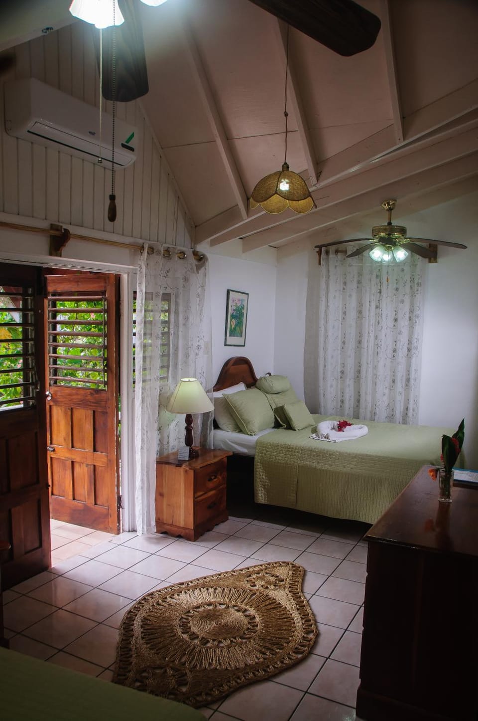 Bed, Other, Photo of the whole room, Bedroom