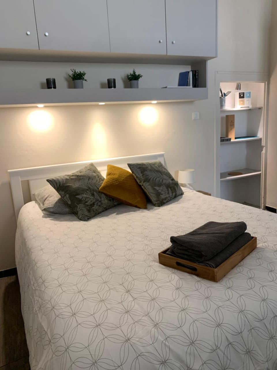 Studio Cosy Abondance au Coeur du Centre Historique -Wifi-Coin chambre Apartment in Arles