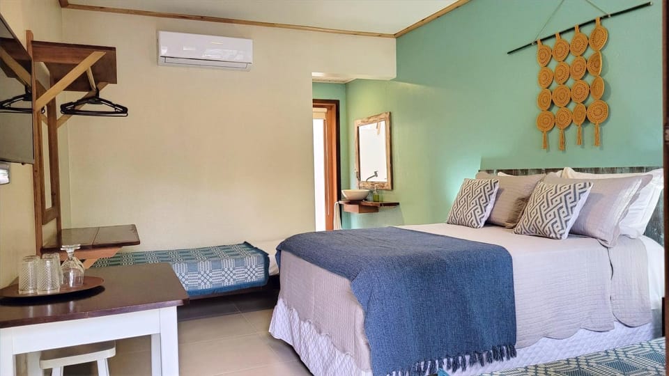 Bed, Photo of the whole room, Bedroom, air conditioner