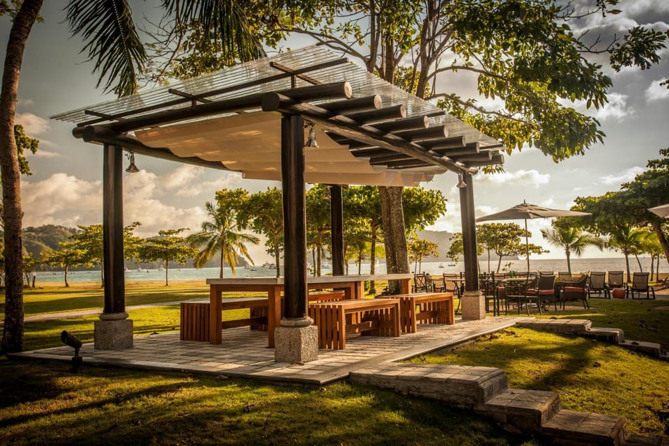 Restaurant/places to eat, Garden, Beach