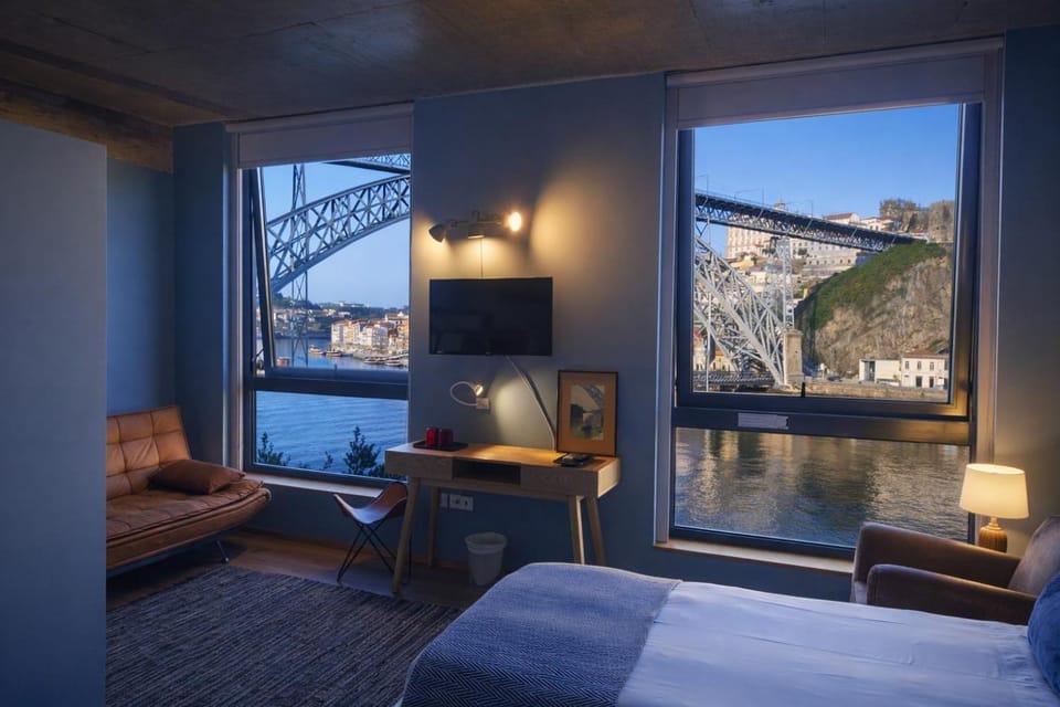 View (from property/room), Bedroom, City view, River view, air conditioner
