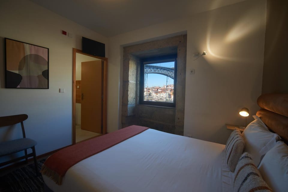 Bathroom, View (from property/room), Bedroom, City view, River view, towels, air conditioner