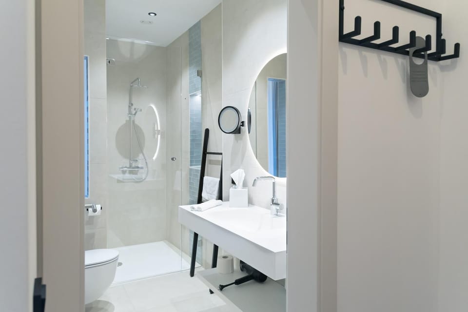 Shower, Bathroom, hair dryier