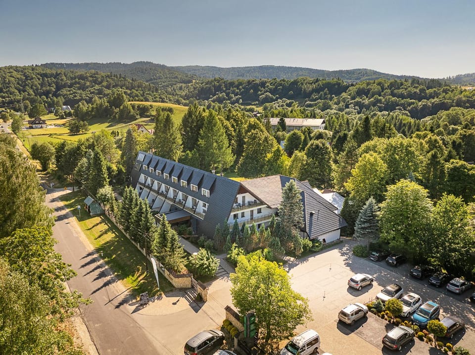Property building, Neighbourhood, Bird's eye view, Parking